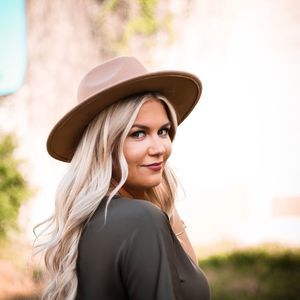 Meet your Posher, Mistie